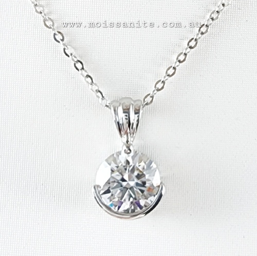 Pendant, 2ct sparking pendant and chain. Choose Moissanite or lab-Diamond