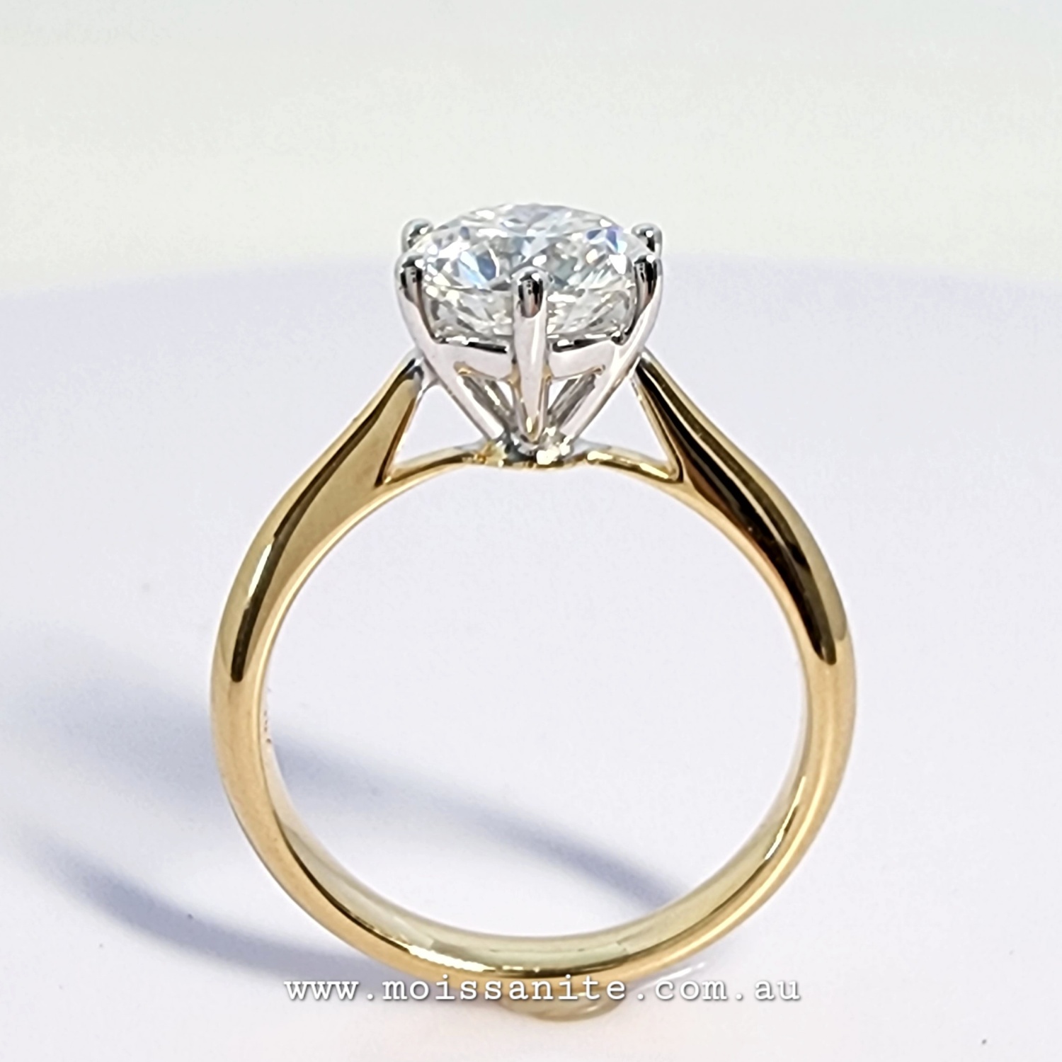 Fabulous platinum ring with 1.5ct solitaire -