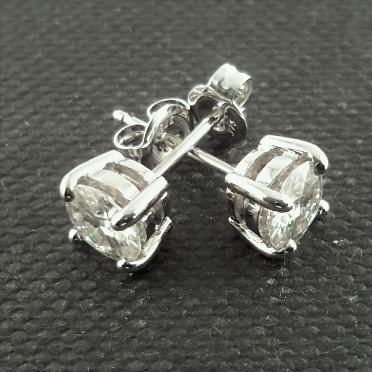 Beautiful Solid gold 5.5mm, 1.25ct Moissanite studs