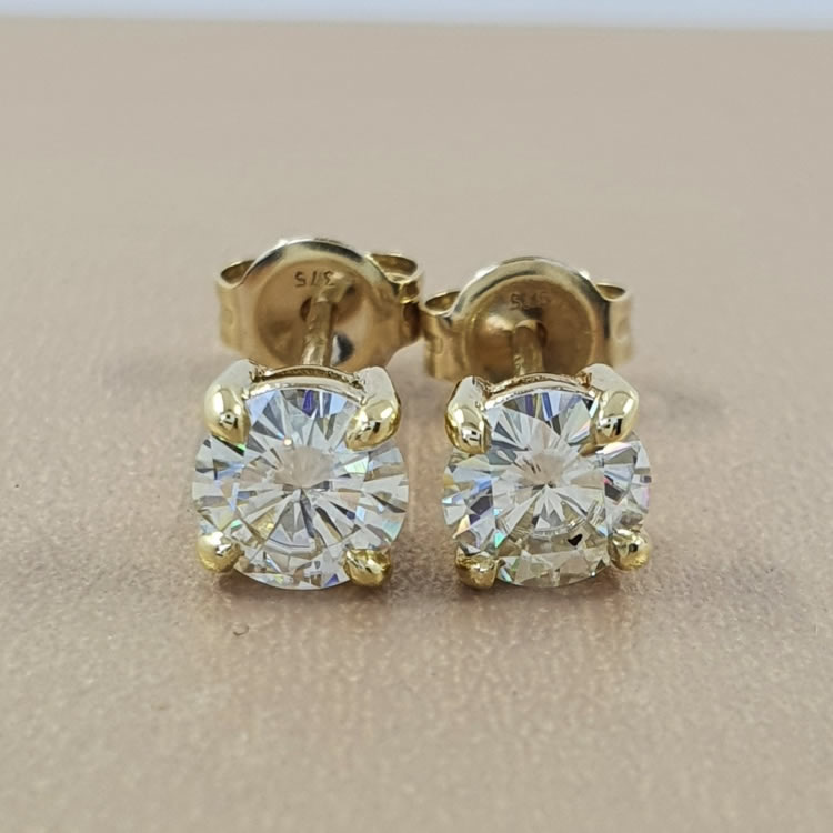 Beautiful Solid gold 5.0mm, 1ct Moissanite studs