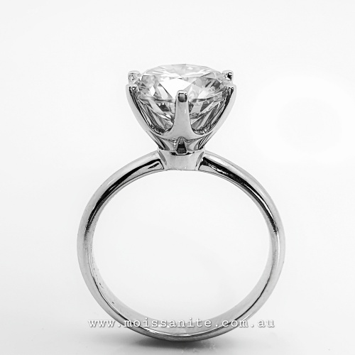 Solitaire 2ct Round Cut Moissanite Engagement Ring