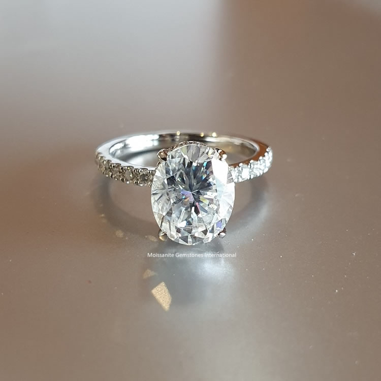 Absolutely stunning 3.4ct oval cut Moissanite Engagement ring.